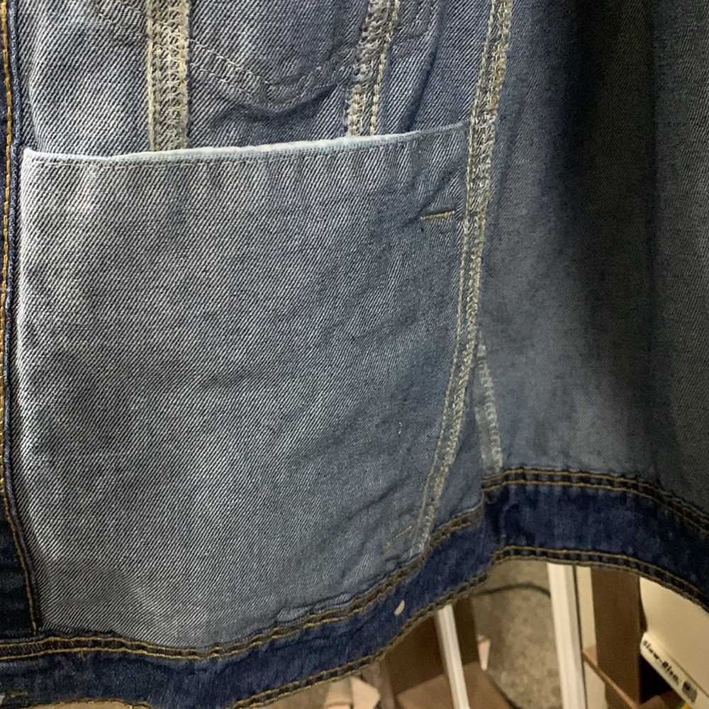 Denim distressed Jacket Women’s Sz 1X Button down 6-Pocket Classic For all Ages - Picture 9 of 9